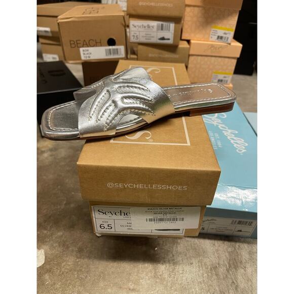 Seychelles Madhu Silver Metallic Leather Flat Slide Sandals - Picture 5 of 5